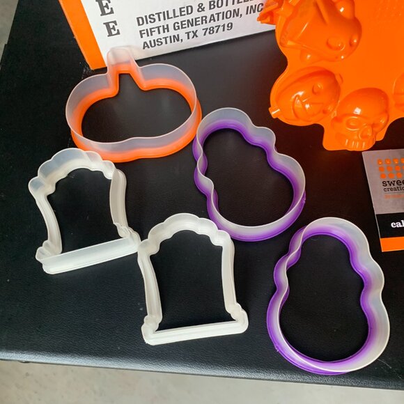 HALLOWEEN - 7pc lot HALLOWEEN TREAT baking tools, cookie cutters, cake pop press - Picture 6 of 8